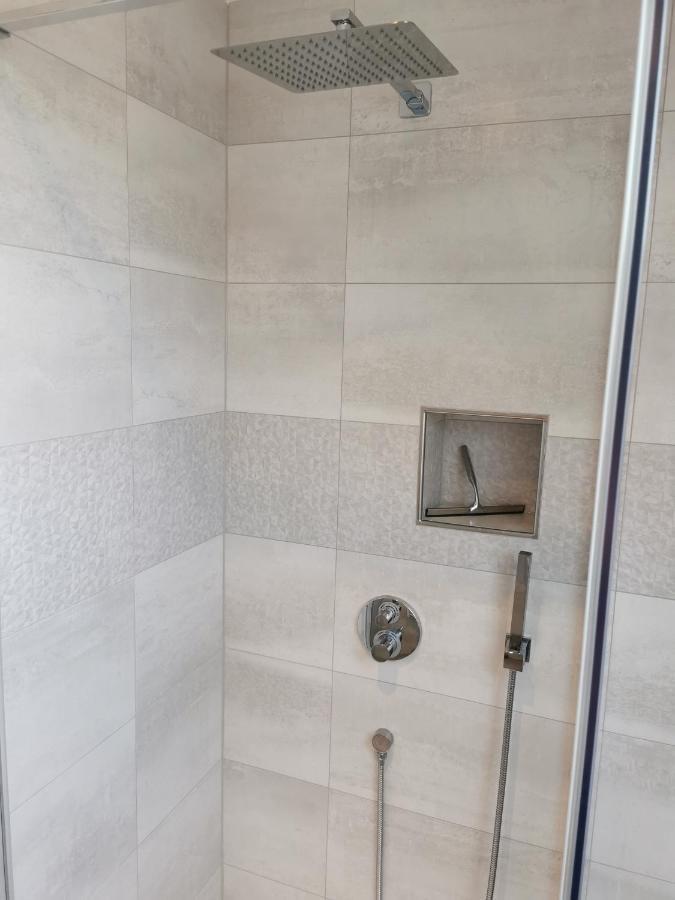 Moderne Wohnung Mit Privatpool بوسم المظهر الخارجي الصورة